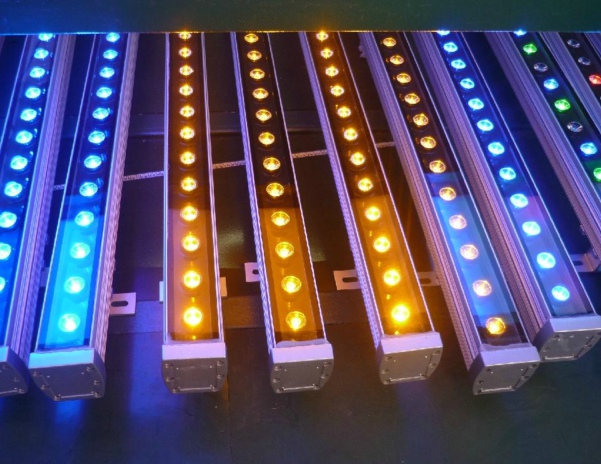 <b>泉芯QX5241主要應用於手電筒，LED射燈 LED驅動恒流源</b>
